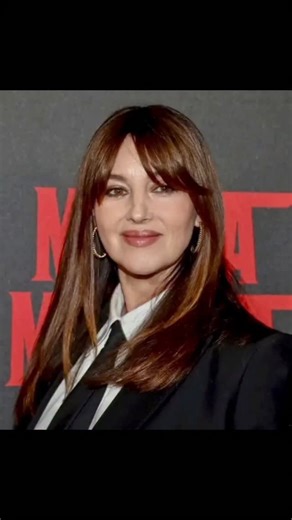 ‎musicvideo_club/موزیک ویدیو_کلاب‎ on Instagram‎: "🌟 مونیکا بلوچی؛ یکی از زیباترین و جذاب‌ترین بازیگران هالیوود 🎬 از دهه‌های 90 تا امروز، با حضورش در آثار بزرگ سینمایی، همواره بر جذابیت و کاریزمای خاص خود افزوده است. 💎 نقش‌های پیچیده و اغواگرانه او در فیلم‌هایی همچون Malèna و The Matrix Reloaded در یادها ماندگار خواهد ماند. یک نماد واقعی از زیبایی و قدرت زنانه در دنیای سینما. ✨ . . . . . #musicvideo_club"‎