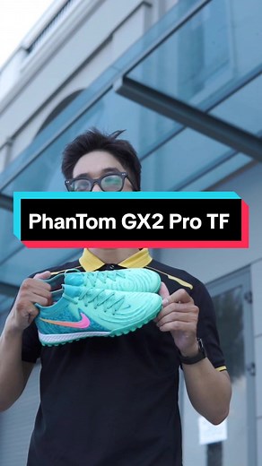 Review Giày Bóng Đá PhanTom GX2 Pro TF ( SPF ). - Combo quà tặng 4 Món. - Free khâu đế - Free ship. - Hỗ trợ đổi trả size, chỉ cần ở nhà. - Bảo Hành Keo Đế Chỉ May Trọn Đời. #phantomgx2pro #phantom #ÚtBìSports #bongda #SportsonTikTok #xuhuong #giaybongda