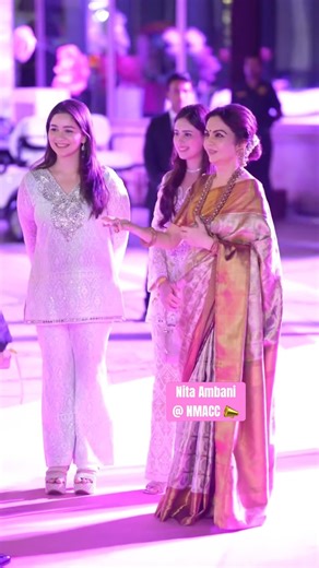 Nita Ambani’s Royal Hospitality 👑❤️ | Sara Tendulkar & Guests Wait in Admiration ✨