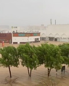 We are witnessing similar situation like Cyclone Gonu. This area in Qurum has been flooded again. Many parts of Muscat have been submerged in water. We urge everyone to stay indoors or at safe places. #omanweatherupdates #cycloneshaheen | Oman Weather Updates