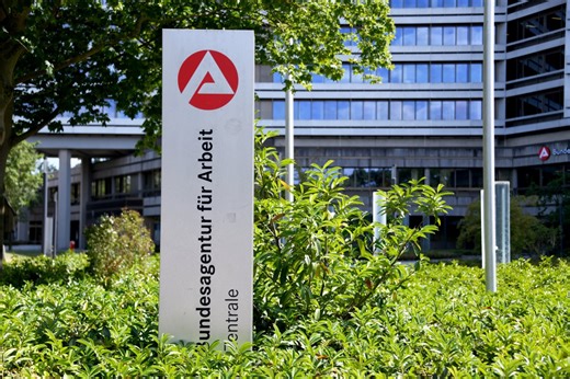 IT billion for employment agency: AI offensive and cloud expansion