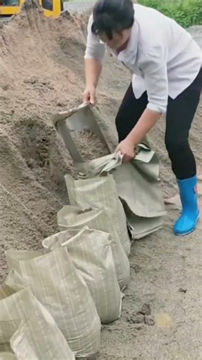 A tool shaped like a split tube used to pour sand or cement easily into sacks quickly today #machine