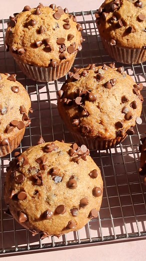 ⬇️ Recipe below! 🍎 Applesauce Chocolate Chip Muffins are so delicious! They are super soft and fluffy muffins full of sweet apple flavours, warm spices, and gooey chocolate. Recipe here - https://taffeybakery.com/applesauce-chocolate-chip-muffins/ or comment recipe to get it sent directly to your inbox! | Taffey Bakery