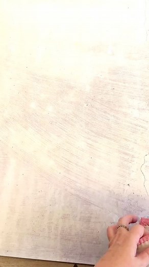 Making a Hollygon Wreath is sewing 10 little pentagon quilt as you go blocks, arranging them into a ring and sewing them together. 🥰👌 There are options: no applique, needlepoint or fusible appliqué. Choose your own adventure. Go all out with stitching and decorative details like beads, buttons and sequins or keep it simple. Comment HOLLYGON and I’ll direct message the link. This version Hollygon is needleturn appliqué woth Christmas prints I’ve been collecting for years. Stitched to a linen fa