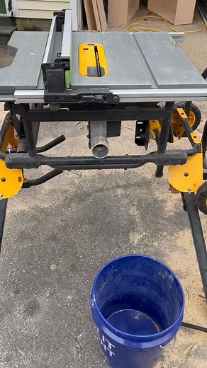 Dust collection in a pinch if you don’t have a shop vac. #remodeling #carpenter #diy-000 #carpentry | Segundo