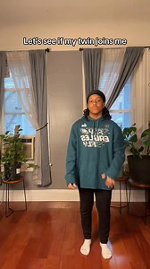 12K views · 560 reactions | ENERGY CHANGES WHEN SHE’S BY ME 殺殺 #twins | Splashtwin Treona Andino | Facebook