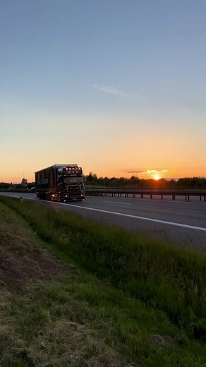 Friday🙏🏼 #scania #fypシ #fy #onlywayisdutch #orangelight #v8 #openpipes