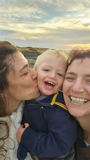 להיות מאושרת זו בחירה זו בחירה לראות את החיים בצורה מסויימת גם כשמאתגר זו בחירה לראות את הקסם זו בחירה לראות ולהרגיש אהבה זו בחירה לתרגל הודיה זו בחירה להפסיק לכאוס זו בחירה לחייך זו בחירה להנות מהקיים אם קמת ואת לא מאושרת אל תאשימי אף אחד פשוט תתחילי לתרגל הודיה ותתחילי לראות כמה יופי קיים סביבנו ✨️🥰 | Yarden Amir - Yoga