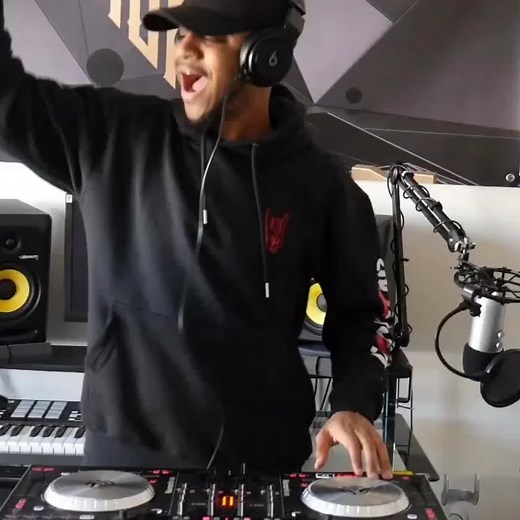 DNA Vs. Mo Bamba 🥴 #justdancemoves #mobambachallenge #mobamba #sheckwes #hiphop #kendricklamar #dna #itslit #woah #turnup