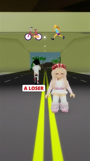 BIKE VS RUNNING IN ROBLOX.. WHO WON?😮😳 #roblox #brookhaven #shorts
