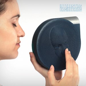 This camera prototype helps the blind “see” photos. Via orengeva.com/2c3d | Interesting Engineering