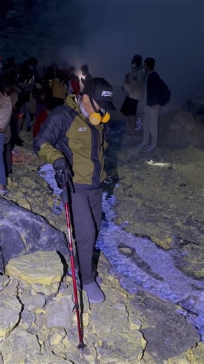 Blue lava becomes tourist spot in Indonesia