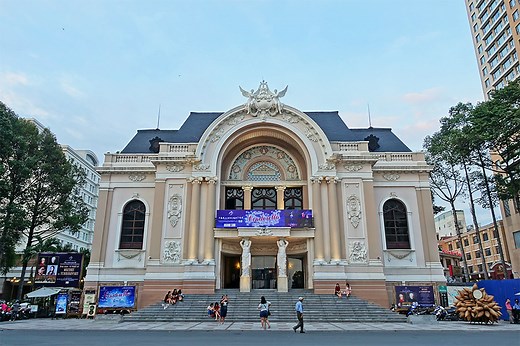 胡志明西貢歌劇院 Saigon Opera House 來場越版太陽馬戲團 A O Show – 披著虎皮的貓