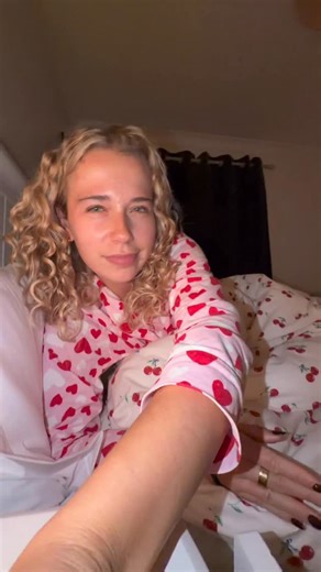 Luella May on Instagram: "let’s go on a run when i literally can’t be bothered 😀 i find that getting ready for the actual run is what i find hardest vs actually getting out that door and starting!!! so i like to just keep my routine simple but still motivates me to get going hehe 🌟 also cannot go without my porridge, coffee & @unrooteddrinks daily shots 🍊🍋🍋‍🟩 esp as it’s flu season and im marathon training, those two things really don’t go hand in hand 🫣 ad happy first week of marathon tr