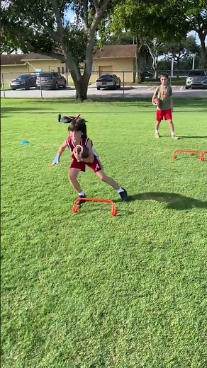 Running Backs‼️ Master the Jump Cut Drill: Control Your Center of Gravity On the Move!