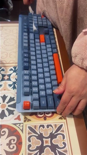 How to clean a computer keyboard #shorts