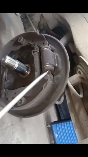 "Lock the Brake Cylinder" #repair #mechanic #foryou