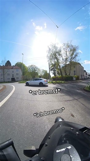 Kreisverkehr plötzlich bremsen?