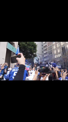Así vivimos el desfile de los campeones 🤩🧢💙 #WeLoveLA #DescubraLA 🎥: @eddychoz | Descubra Los Angeles