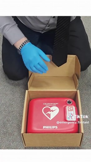 Unboxing the Philips FRx Defibrillator