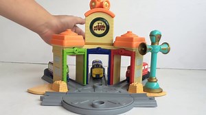 Chuggington Motorised Railway Trainee Roundhouse - Unboxing Demo Review