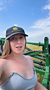 În agricultură, nu-i pauză la calendar. Când intră boala în grâu, se lucrează. Cu credință, cu grijă, cu rost. 👩🏼‍🌾💚🌾 #agricultura #farmlife #johndeeretractor | Gabriela Agrovet