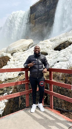 Kemoy Martin | Dallas Travel & Lifestyle Influencer on Instagram: "Did you know you can travel to the Niagara Falls from NYC this easy using @viator ? Comment “Viator” & I’ll dm you details. #DoMoreWithViator #ad #NiagaraFallsNY #NiagaraFallsTour #MaidoftheMist"