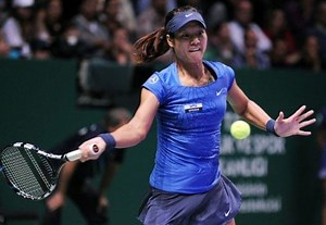 Li Na keeps semi-final hopes alive