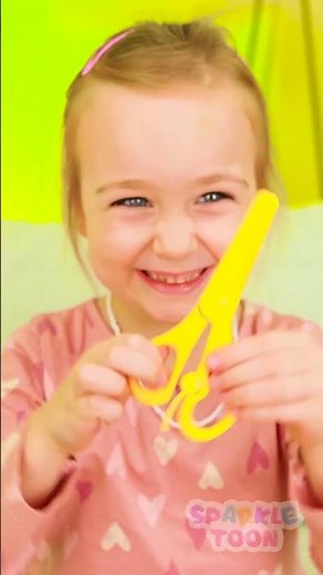 ✂️ Let’s Learn to Use Scissors the Right Way 😊 Safe and Fun! #Shorts #Lesson
