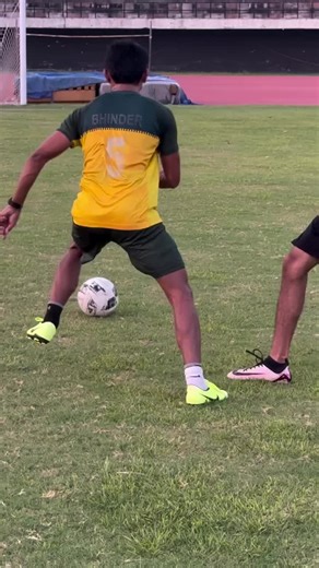 Master Zigzag Dribbling: Elevate Your Football Skills