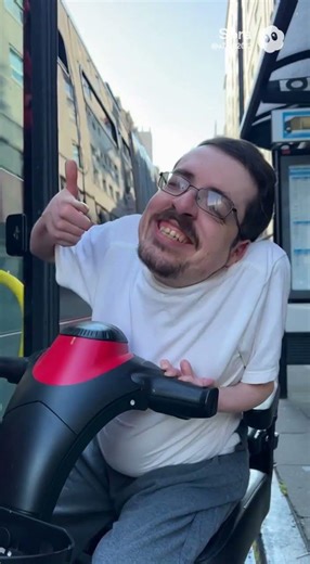 Opening bendy bus yeah #rickyberwick