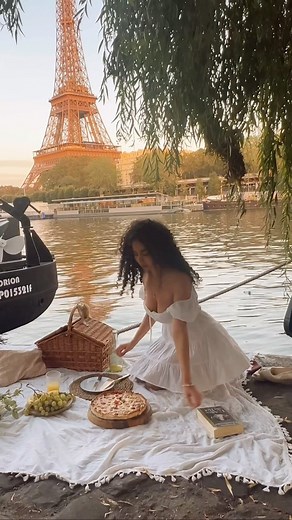 𝑀𝑎𝑟𝑦𝑎🥀 on Instagram‎: "A small slow simple life? Not to be governed by money or clocks…🌼 #picnic #piquenique #tartemaison #instafood #cooking #vintagestyle #vintage_style #حياة_بسيطة_حياة_أجمل"‎