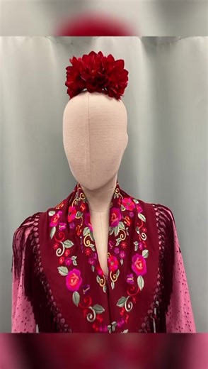 Nuevos trajes de adolescentes que enamoran a cualquiera!! Ven a conocernos en Al Alba Moda Flamenca.C/Puerto 43. Huelva.