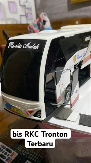 miniatur bis RKC Tronton terbaru