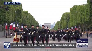14 juillet: l'école Polytechnique défile devant la tribune officielle