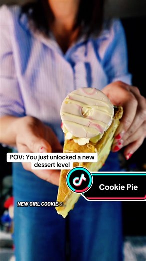 If you’re a proper dessert person, this Cookie Pie Slice from DoughGirl is ridiculous in the best way 🍪 This is the Party Popper Cookie Pie Slice – thick cookie base, creamy filling, sprinkles running through it and that white chocolate drizzle on top. It’s not one of those dry, sad cookie slices. It’s dense. It’s gooey. It’s indulgent. Perfect for: – Weekend treats – Girls’ night dessert boards – “I’ve had a day” comfort food – Adding to your basket to hit that £15 threshold It’s already a top