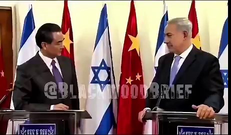 🇨🇳 CHINA HUMILIATES NETANYAHU ON LIVE TV 😤Chinese Foreign Minister Wang Yi waited 8 full seconds before even looking at the note from Netanyahu… then immediately returned it without reading it.The cold rejection was captured on camera and has gone massively viral.China made its position crystal clear.Share this 👇