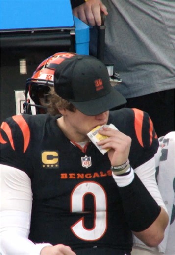 sometimes you just need a waffle 🧇 #joeburrow #cincinnatibengals #nfl #micdup