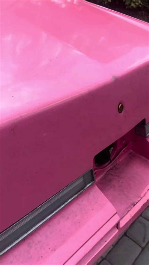 Kodak Black’s Pink Oldsmobile Cutlass Vert on Gold 30’s Forgiatos