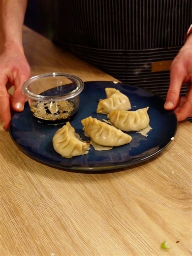 Shrimp Gyoza Ingredients For the dough: 200 g type 00 flour 100 ml hot water A pinch of salt 1 teaspoon sesame oil For the filling: 200 g peeled shrimp, finely chopped 50 g Chinese cabbage, finely chopped 1 spring onion, chopped 1 clove garlic, chopped 1 teaspoon fresh grated ginger 1 tablespoon soy sauce 1 teaspoon sesame oil 1 teaspoon cornstarch Salt and pepper to taste MSG For pan-frying with a crispy bottom: Vegetable oil 80 ml water 1 teaspoon cornstarch dissolved in For the sauce: 3 table