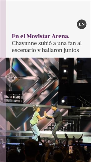Chayanne regresó a la Argentina después de cinco años e inició este martes por la noche su serie de seis conciertos en Buenos Aires, en el marco de “Bailemos Otra Vez Tour 2026”. También estará en Vélez el próximo 13 de marzo. Mientras interpretaba “Bailando bachata”, el cantante puertorriqueño pidió bailar con alguna argentina y desató la euforia del público. Así fue que una mujer subió al escenario y generó uno de los momentos más divertidos de la noche. | LA NACION
