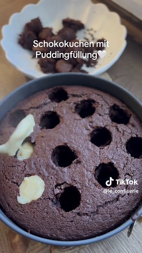 Saftiger Schokokuchen mit Puddingfüllung selbst gemacht
