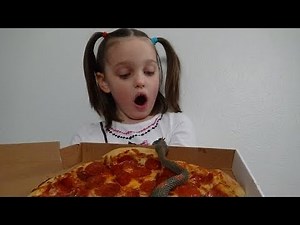 Snake attack pizza spatula girl saves the day toy freaks Victoria Annabelle & freak daddy
