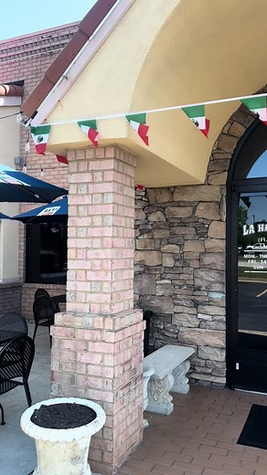☀️It’s getting warmer every day!☀️Come join us with our new mini PATIO! 🥰Have some delicious food and the best margaritas in TOWN!!! 🍹🍸 📍173 Steven B Tanger Blvd, Commerce GA 30529 LA HACIENDA OF COMMERCE#georgiarestaurant #georgia #commercega #georgiafood #cocktails #margaritas #beertower #mexicanrestaurants #georgiarestaurants #diningexperience #restaurante