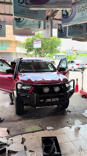 Rouge GR Jungle Triple Loop Front BullBar & Accessories