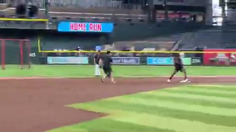 Jun-Sang Eom taking grounders with Geraldo Perdomo right now