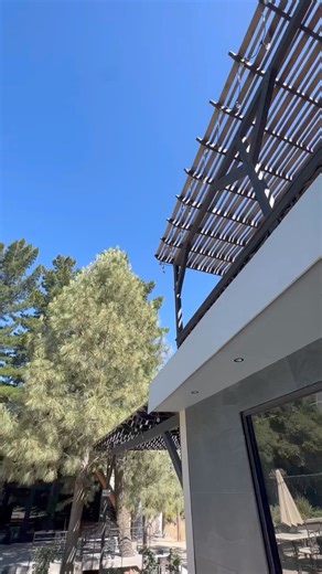 Ven a disfrutar con nosotros cualquier día de la semana Reserva una de nuestras 9 cabañas y vive la experiencia Las cabañas cuentan con todos los servicios: Agua Caliente, luz, gas, TV de paga, aire acondicionado e internet gratis 🤩 ESTÁN EQUIPADAS: *Estufa *Refrigerador *Microondas *Licuadora *Cafetera (no incluye utensilios de cocina) También podrás disfrutar de amenidades como: *Área de juegos para niños *2 Albercas *Áreas verdes *Mesas con sombrillas *Asadores *Camastros *Área de hamacas Pa
