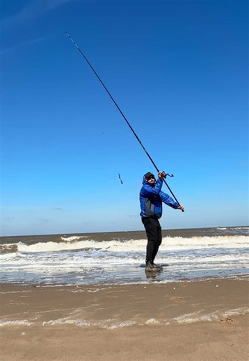 Pendulum casting .. 🎣 #seafishing #beachcasting #surfcasting #pendulum #fishingcast