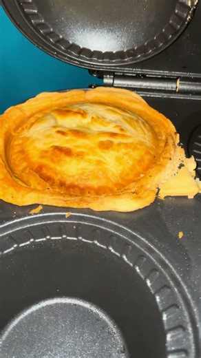How to Make Pies Fast! 🥧 Pie Machine UK