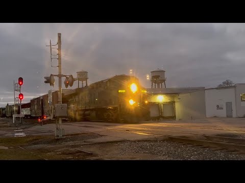 CSX 811 leads M326 through Grandville, MI with a nice K5LA on 1/9/26